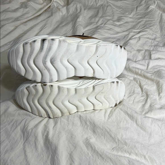 Steve Madden Tan and White Chunky Sneakers - Picture 5 of 5